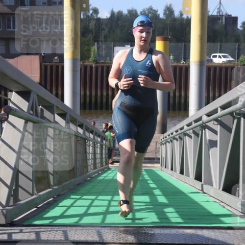 11.08.2024 - GEWOBA Citytriathlon Bremen Lena Gebhardt http://msf.ph/oto/6775350 11.08.2024 10:14:36 Schwimmen 53, 100 meine-sportfotos.de