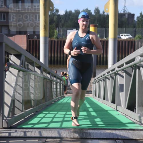 11.08.2024 - GEWOBA Citytriathlon Bremen Lena Gebhardt http://msf.ph/oto/6775351 11.08.2024 10:14:36 Schwimmen 53, 100 meine-sportfotos.de