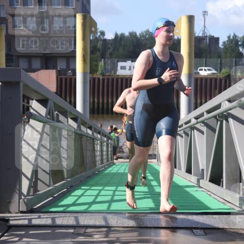 11.08.2024 - GEWOBA Citytriathlon Bremen Lena Gebhardt http://msf.ph/oto/6775352 11.08.2024 10:14:36 Schwimmen 53, 100 meine-sportfotos.de