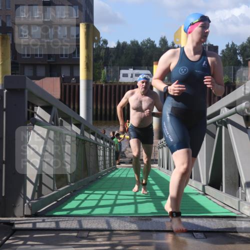 11.08.2024 - GEWOBA Citytriathlon Bremen Lena Gebhardt http://msf.ph/oto/6775353 11.08.2024 10:14:36 Schwimmen 53, 100 meine-sportfotos.de