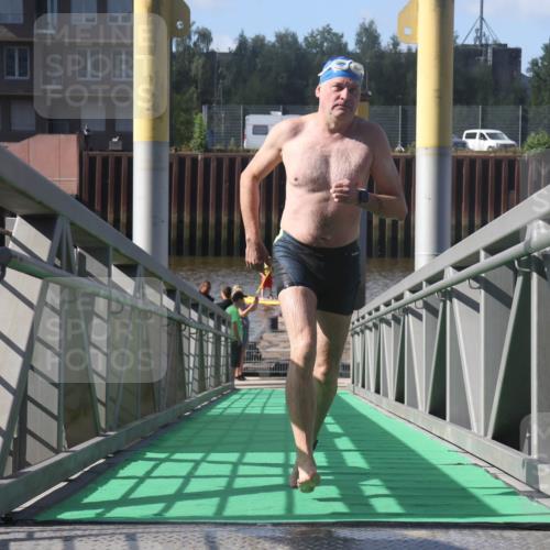 11.08.2024 - GEWOBA Citytriathlon Bremen Lena Gebhardt http://msf.ph/oto/6775354 11.08.2024 10:14:37 Schwimmen 53 meine-sportfotos.de