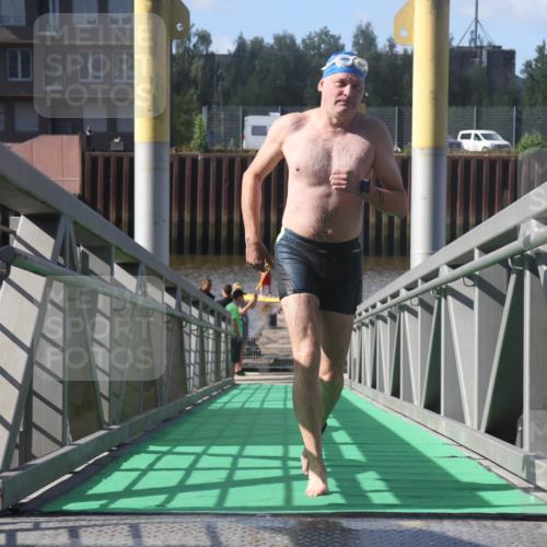 11.08.2024 - GEWOBA Citytriathlon Bremen Lena Gebhardt http://msf.ph/oto/6775355 11.08.2024 10:14:37 Schwimmen 53 meine-sportfotos.de