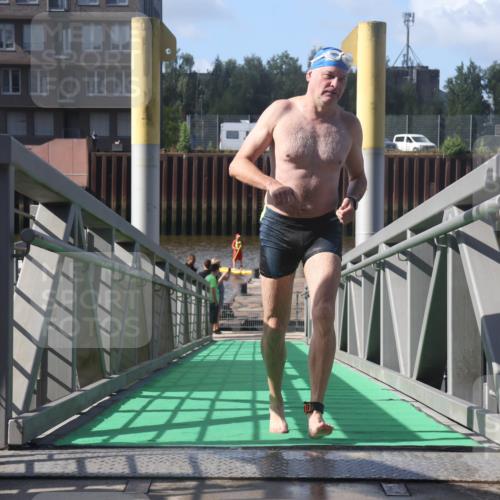 11.08.2024 - GEWOBA Citytriathlon Bremen Lena Gebhardt http://msf.ph/oto/6775356 11.08.2024 10:14:37 Schwimmen 53 meine-sportfotos.de