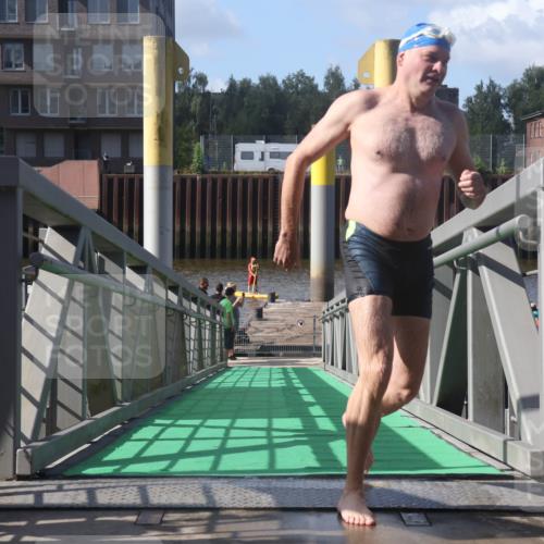 11.08.2024 - GEWOBA Citytriathlon Bremen Lena Gebhardt http://msf.ph/oto/6775359 11.08.2024 10:14:38 Schwimmen 53 meine-sportfotos.de