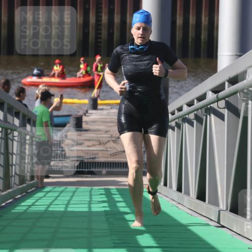 11.08.2024 - GEWOBA Citytriathlon Bremen Lena Gebhardt http://msf.ph/oto/6775361 11.08.2024 10:14:53 Schwimmen 89 meine-sportfotos.de