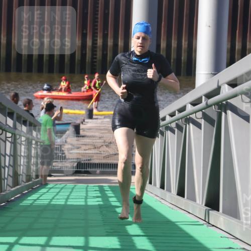 11.08.2024 - GEWOBA Citytriathlon Bremen Lena Gebhardt http://msf.ph/oto/6775363 11.08.2024 10:14:54 Schwimmen 89 meine-sportfotos.de