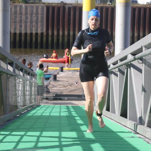 11.08.2024 - GEWOBA Citytriathlon Bremen Lena Gebhardt http://msf.ph/oto/6775367 11.08.2024 10:14:55 Schwimmen 89 meine-sportfotos.de