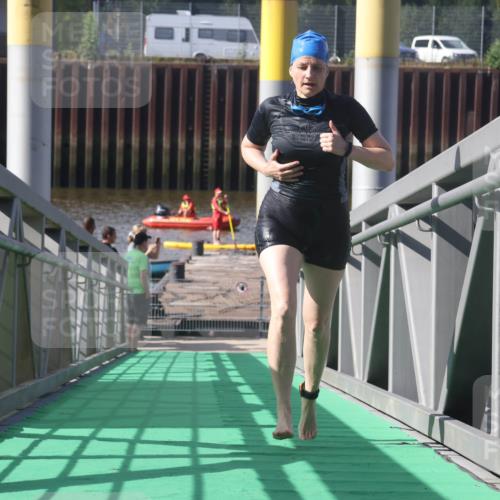 11.08.2024 - GEWOBA Citytriathlon Bremen Lena Gebhardt http://msf.ph/oto/6775369 11.08.2024 10:14:55 Schwimmen 89 meine-sportfotos.de