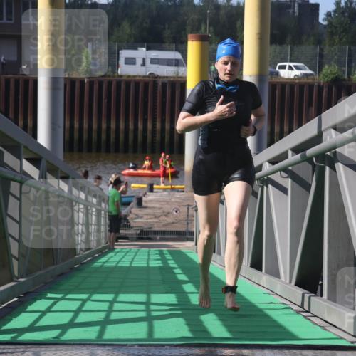 11.08.2024 - GEWOBA Citytriathlon Bremen Lena Gebhardt http://msf.ph/oto/6775370 11.08.2024 10:14:56 Schwimmen 89 meine-sportfotos.de
