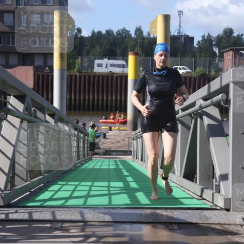 11.08.2024 - GEWOBA Citytriathlon Bremen Lena Gebhardt http://msf.ph/oto/6775373 11.08.2024 10:14:56 Schwimmen 89 meine-sportfotos.de