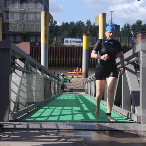 11.08.2024 - GEWOBA Citytriathlon Bremen Lena Gebhardt http://msf.ph/oto/6775374 11.08.2024 10:14:57 Schwimmen 89 meine-sportfotos.de