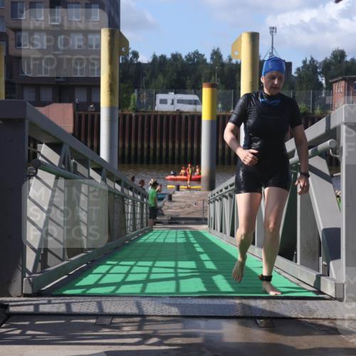 11.08.2024 - GEWOBA Citytriathlon Bremen Lena Gebhardt http://msf.ph/oto/6775375 11.08.2024 10:14:57 Schwimmen 89 meine-sportfotos.de