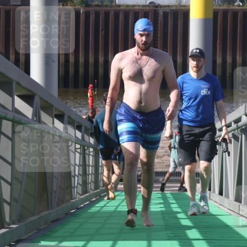 11.08.2024 - GEWOBA Citytriathlon Bremen Lena Gebhardt http://msf.ph/oto/6775378 11.08.2024 10:15:19 Schwimmen 14 meine-sportfotos.de