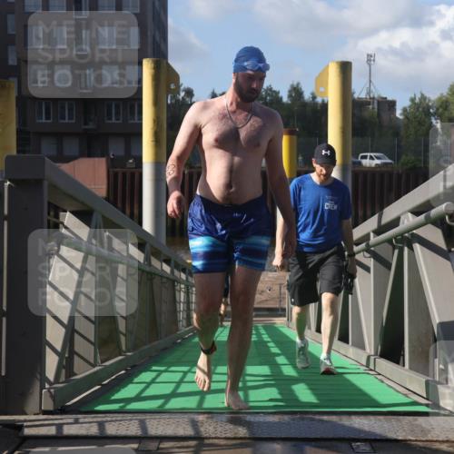 11.08.2024 - GEWOBA Citytriathlon Bremen Lena Gebhardt http://msf.ph/oto/6775382 11.08.2024 10:15:22 Schwimmen 14 meine-sportfotos.de