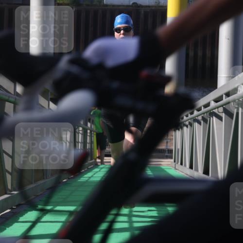 11.08.2024 - GEWOBA Citytriathlon Bremen Lena Gebhardt http://msf.ph/oto/6775387 11.08.2024 10:15:42 Schwimmen 19 meine-sportfotos.de