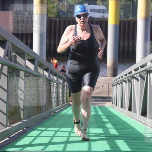11.08.2024 - GEWOBA Citytriathlon Bremen Lena Gebhardt http://msf.ph/oto/6775388 11.08.2024 10:15:42 Schwimmen 19 meine-sportfotos.de