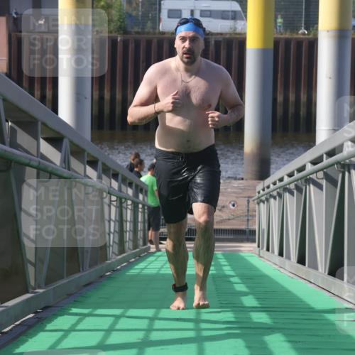 11.08.2024 - GEWOBA Citytriathlon Bremen Lena Gebhardt http://msf.ph/oto/6775406 11.08.2024 10:15:55 Schwimmen  meine-sportfotos.de