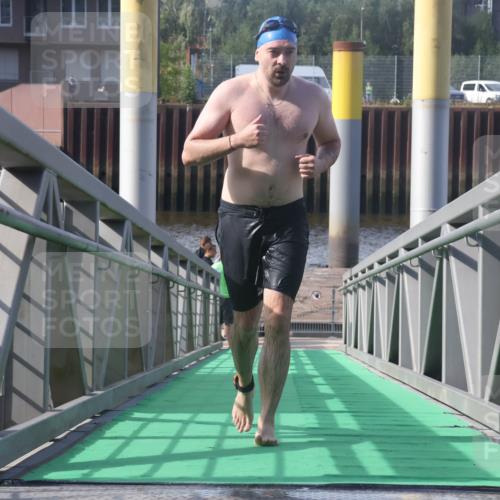 11.08.2024 - GEWOBA Citytriathlon Bremen Lena Gebhardt http://msf.ph/oto/6775408 11.08.2024 10:15:56 Schwimmen  meine-sportfotos.de