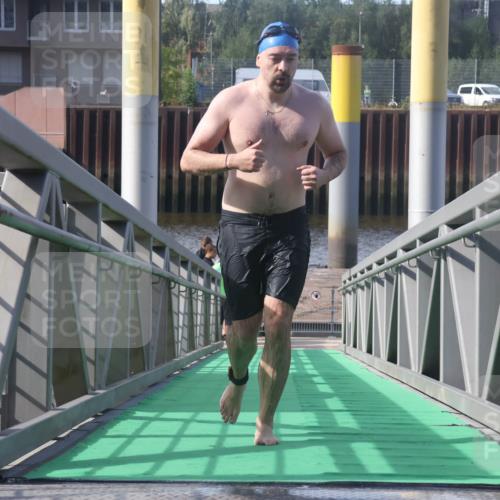 11.08.2024 - GEWOBA Citytriathlon Bremen Lena Gebhardt http://msf.ph/oto/6775409 11.08.2024 10:15:56 Schwimmen  meine-sportfotos.de