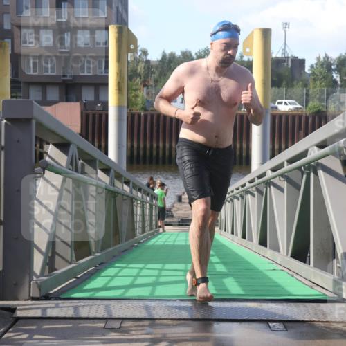 11.08.2024 - GEWOBA Citytriathlon Bremen Lena Gebhardt http://msf.ph/oto/6775410 11.08.2024 10:15:57 Schwimmen  meine-sportfotos.de