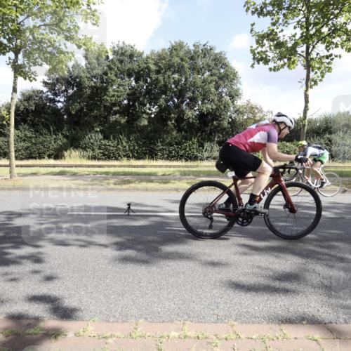 11.08.2024 - GEWOBA Citytriathlon Bremen H.Heesch http://msf.ph/oto/6775415 11.08.2024 10:45:13 Radfahren 13, 51, 54, 97 meine-sportfotos.de