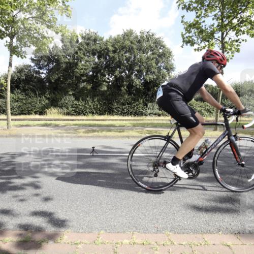11.08.2024 - GEWOBA Citytriathlon Bremen H.Heesch http://msf.ph/oto/6775421 11.08.2024 10:48:06 Radfahren 115 meine-sportfotos.de