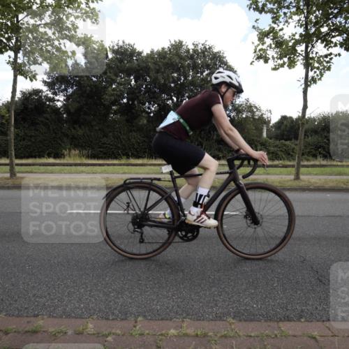 11.08.2024 - GEWOBA Citytriathlon Bremen H.Heesch http://msf.ph/oto/6775429 11.08.2024 10:51:27 Radfahren 90 meine-sportfotos.de
