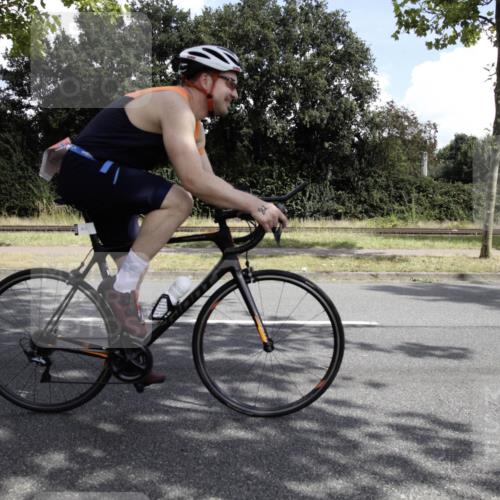 11.08.2024 - GEWOBA Citytriathlon Bremen H.Heesch http://msf.ph/oto/6775457 11.08.2024 11:39:05 Radfahren 821 meine-sportfotos.de