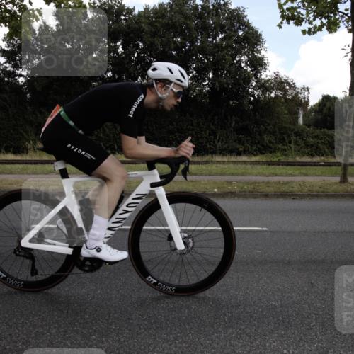 11.08.2024 - GEWOBA Citytriathlon Bremen H.Heesch http://msf.ph/oto/6775458 11.08.2024 11:39:29 Radfahren 782, 823 meine-sportfotos.de