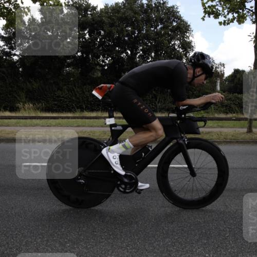 11.08.2024 - GEWOBA Citytriathlon Bremen H.Heesch http://msf.ph/oto/6775461 11.08.2024 11:39:53 Radfahren 744, 807, 820, 878 meine-sportfotos.de