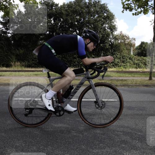 11.08.2024 - GEWOBA Citytriathlon Bremen H.Heesch http://msf.ph/oto/6775465 11.08.2024 11:40:07 Radfahren 744, 820, 858 meine-sportfotos.de