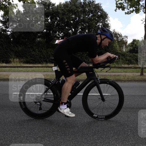 11.08.2024 - GEWOBA Citytriathlon Bremen H.Heesch http://msf.ph/oto/6775466 11.08.2024 11:40:16 Radfahren 744, 754, 767, 858 meine-sportfotos.de