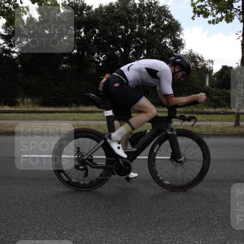 11.08.2024 - GEWOBA Citytriathlon Bremen H.Heesch http://msf.ph/oto/6775486 11.08.2024 11:42:50 Radfahren 857, 1008 meine-sportfotos.de