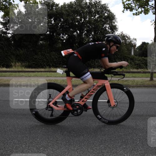 11.08.2024 - GEWOBA Citytriathlon Bremen H.Heesch http://msf.ph/oto/6775497 11.08.2024 11:43:54 Radfahren 746, 914, 1039 meine-sportfotos.de