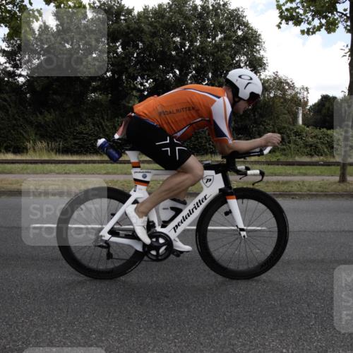 11.08.2024 - GEWOBA Citytriathlon Bremen H.Heesch http://msf.ph/oto/6775498 11.08.2024 11:44:04 Radfahren 746, 759, 861, 914, 1039 meine-sportfotos.de