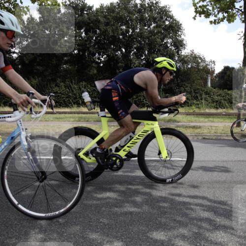 11.08.2024 - GEWOBA Citytriathlon Bremen H.Heesch http://msf.ph/oto/6775500 11.08.2024 11:44:15 Radfahren 746, 759, 861, 926 meine-sportfotos.de