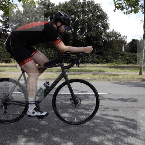 11.08.2024 - GEWOBA Citytriathlon Bremen H.Heesch http://msf.ph/oto/6775505 11.08.2024 11:44:27 Radfahren 759, 836, 855, 861, 926 meine-sportfotos.de