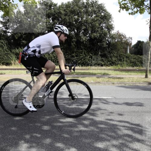 11.08.2024 - GEWOBA Citytriathlon Bremen H.Heesch http://msf.ph/oto/6775507 11.08.2024 11:44:33 Radfahren 833, 836, 855, 926 meine-sportfotos.de