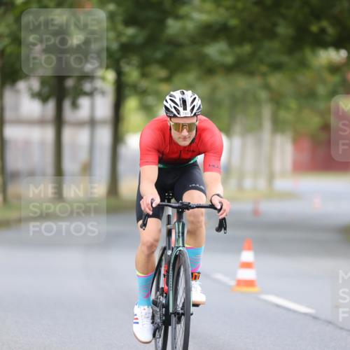 11.08.2024 - GEWOBA Citytriathlon Bremen H.Heesch http://msf.ph/oto/6775508 11.08.2024 11:43:04 Radfahren 756, 780, 1008 meine-sportfotos.de
