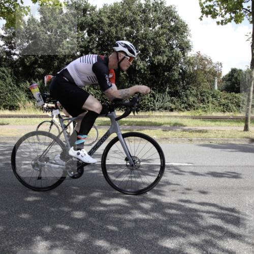 11.08.2024 - GEWOBA Citytriathlon Bremen H.Heesch http://msf.ph/oto/6775520 11.08.2024 11:45:02 Radfahren 827, 916, 927, 956, 964, 973, 996, 1030 meine-sportfotos.de