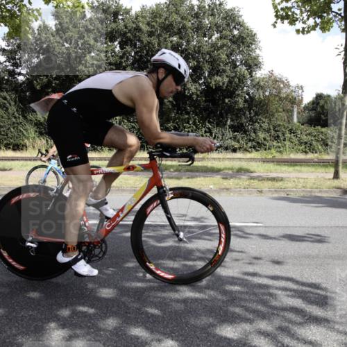 11.08.2024 - GEWOBA Citytriathlon Bremen H.Heesch http://msf.ph/oto/6775524 11.08.2024 11:45:06 Radfahren 819, 827, 916, 927, 956, 964, 973, 974, 996, 1030 meine-sportfotos.de