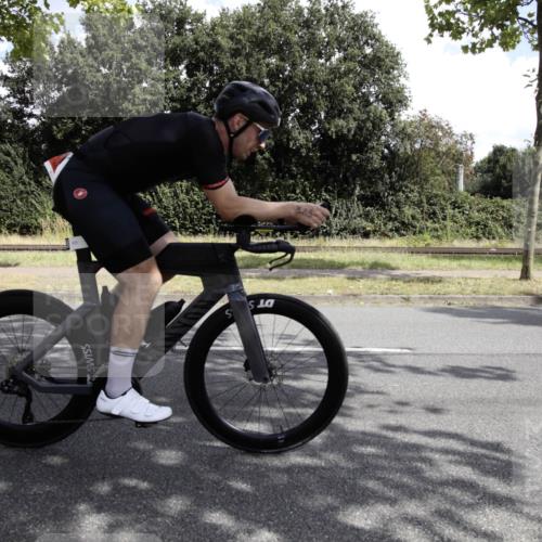 11.08.2024 - GEWOBA Citytriathlon Bremen H.Heesch http://msf.ph/oto/6775527 11.08.2024 11:45:17 Radfahren 819, 900, 973, 974, 1030 meine-sportfotos.de