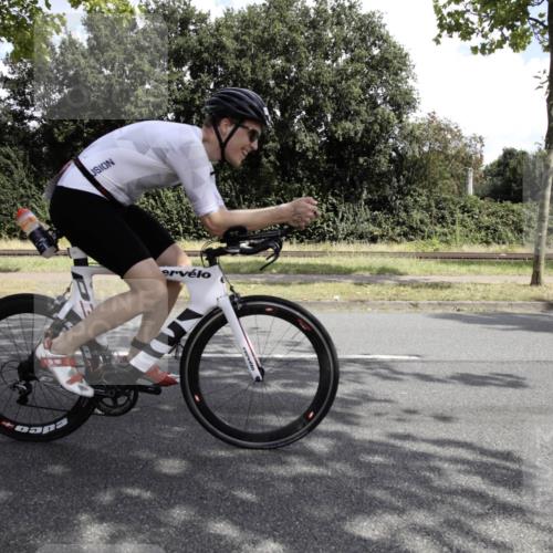 11.08.2024 - GEWOBA Citytriathlon Bremen H.Heesch http://msf.ph/oto/6775529 11.08.2024 11:45:23 Radfahren 819, 900, 974, 1030 meine-sportfotos.de