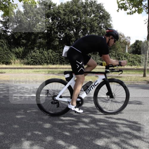 11.08.2024 - GEWOBA Citytriathlon Bremen H.Heesch http://msf.ph/oto/6775530 11.08.2024 11:45:28 Radfahren 819, 822, 900, 974, 994 meine-sportfotos.de