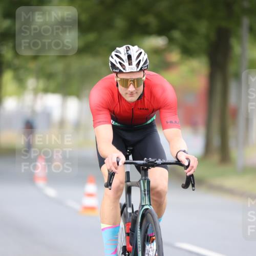 11.08.2024 - GEWOBA Citytriathlon Bremen H.Heesch http://msf.ph/oto/6775535 11.08.2024 11:43:04 Radfahren 756, 780, 1008 meine-sportfotos.de