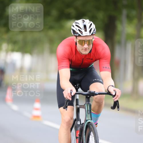 11.08.2024 - GEWOBA Citytriathlon Bremen H.Heesch http://msf.ph/oto/6775540 11.08.2024 11:43:04 Radfahren 756, 780, 1008 meine-sportfotos.de