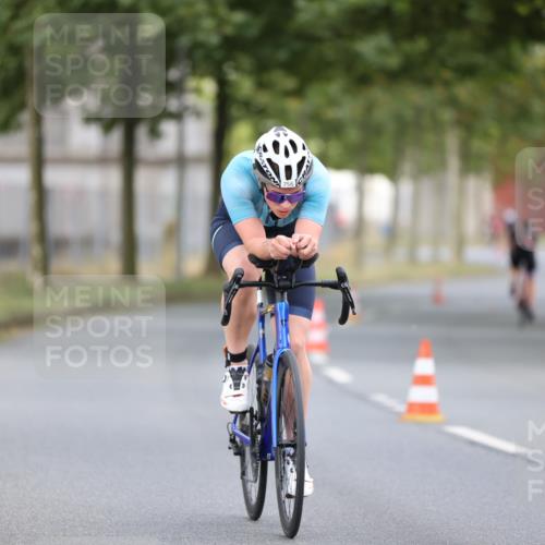 11.08.2024 - GEWOBA Citytriathlon Bremen H.Heesch http://msf.ph/oto/6775558 11.08.2024 11:43:10 Radfahren 756, 780 meine-sportfotos.de