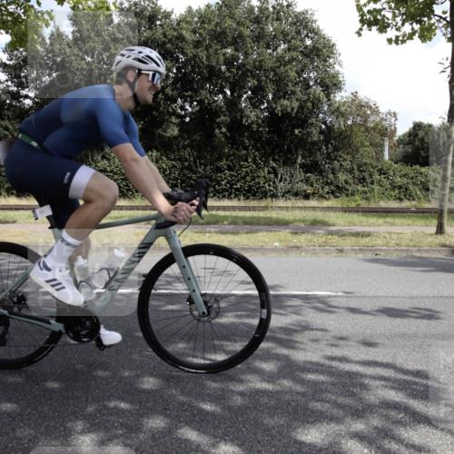 11.08.2024 - GEWOBA Citytriathlon Bremen H.Heesch http://msf.ph/oto/6775559 11.08.2024 11:46:11 Radfahren 755, 775, 806, 845, 853, 954, 962 meine-sportfotos.de