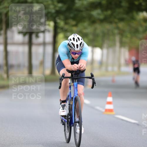 11.08.2024 - GEWOBA Citytriathlon Bremen H.Heesch http://msf.ph/oto/6775560 11.08.2024 11:43:10 Radfahren 756, 780 meine-sportfotos.de