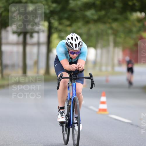 11.08.2024 - GEWOBA Citytriathlon Bremen H.Heesch http://msf.ph/oto/6775562 11.08.2024 11:43:10 Radfahren 756, 780 meine-sportfotos.de